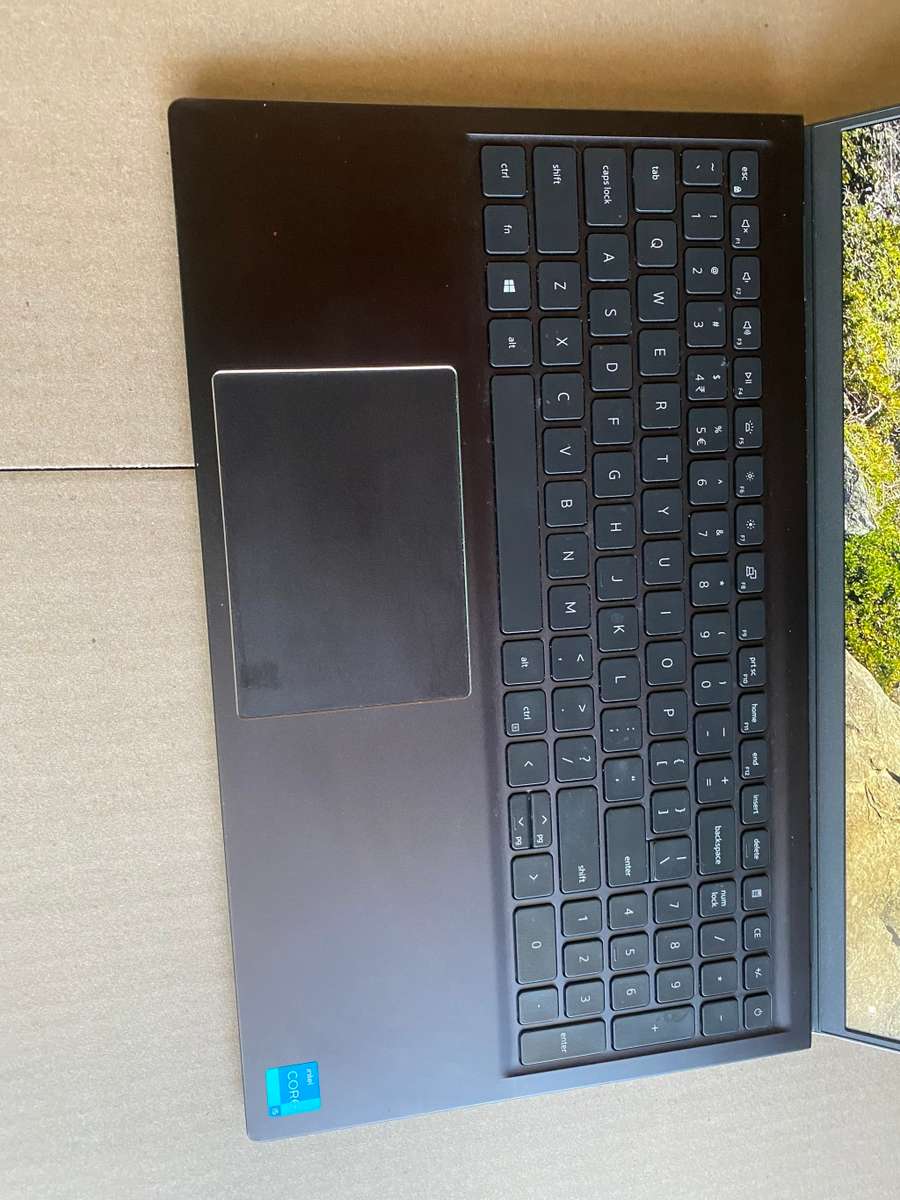 11TH GEN *INTEL IRIS Xe GRAPHICS * DELL VOSTRO 15 5510*CORE i5-11300H*3.10GHZ*8 GB RAM*256 GB SSD